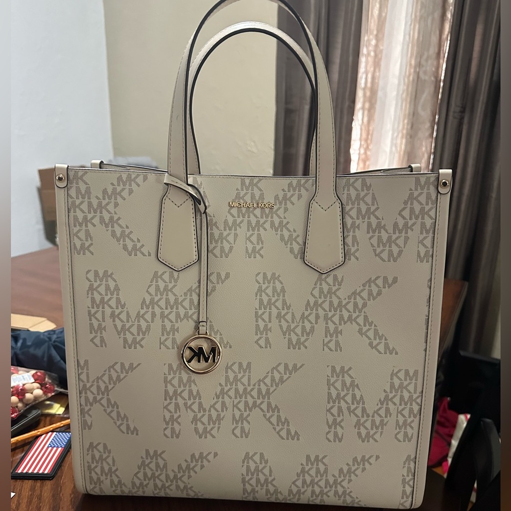 New without tags Michael Kors large logo tote